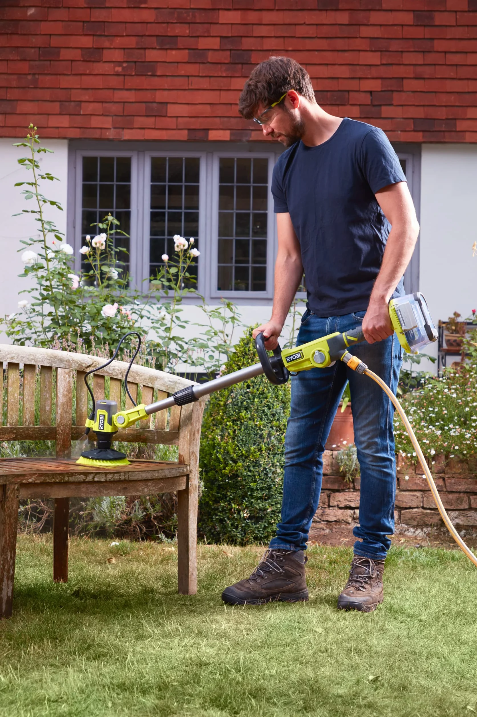 Ryobi Akumulatorowa Szczotka Obrotowa do Tarasów 18V, RWTS18-0, Szerokość Szczotki 150 mm, Teleskopowy Uchwyt, Kompatybilne z Każdą Baterią Ryobi One+, bez Akumulatora i Ładowarki